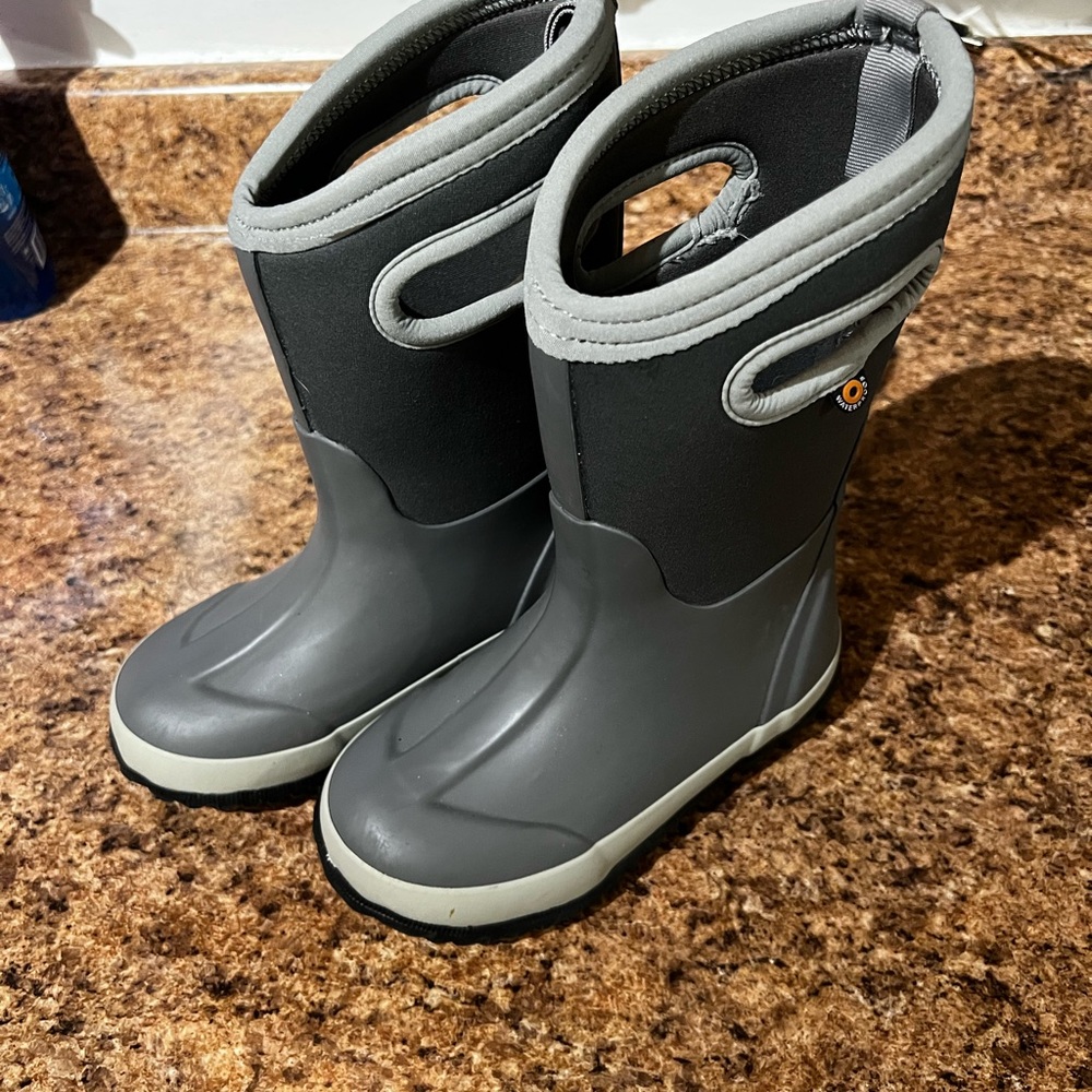 Brand new Boggs INSULATED rain boots without tags